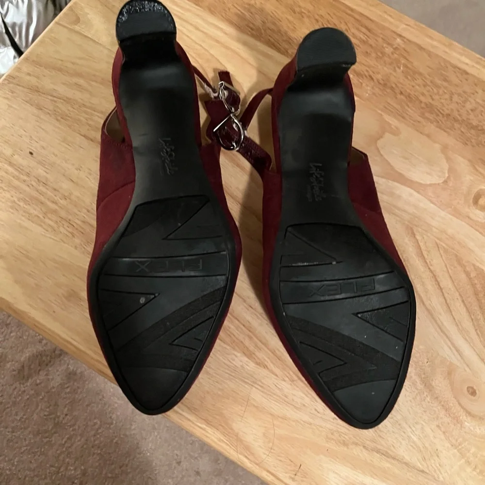 Life Stride Burgundy Heels - Picture 5 of 7